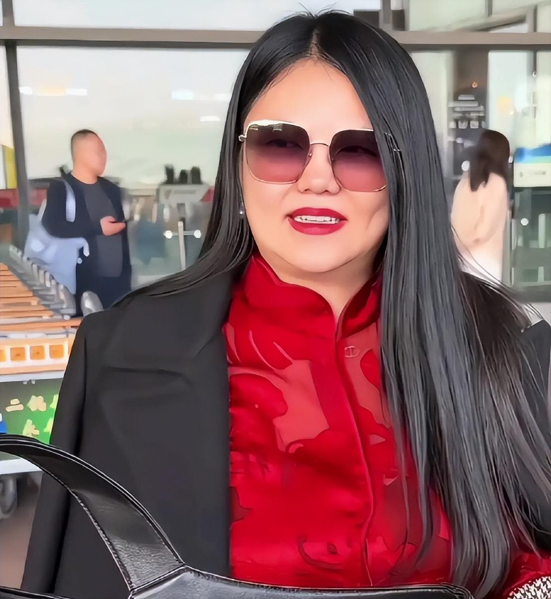 世界杯手机观看平台-这回真洗不白了! 高调炫富的李湘再传"噩耗",被扒的"底裤"不剩