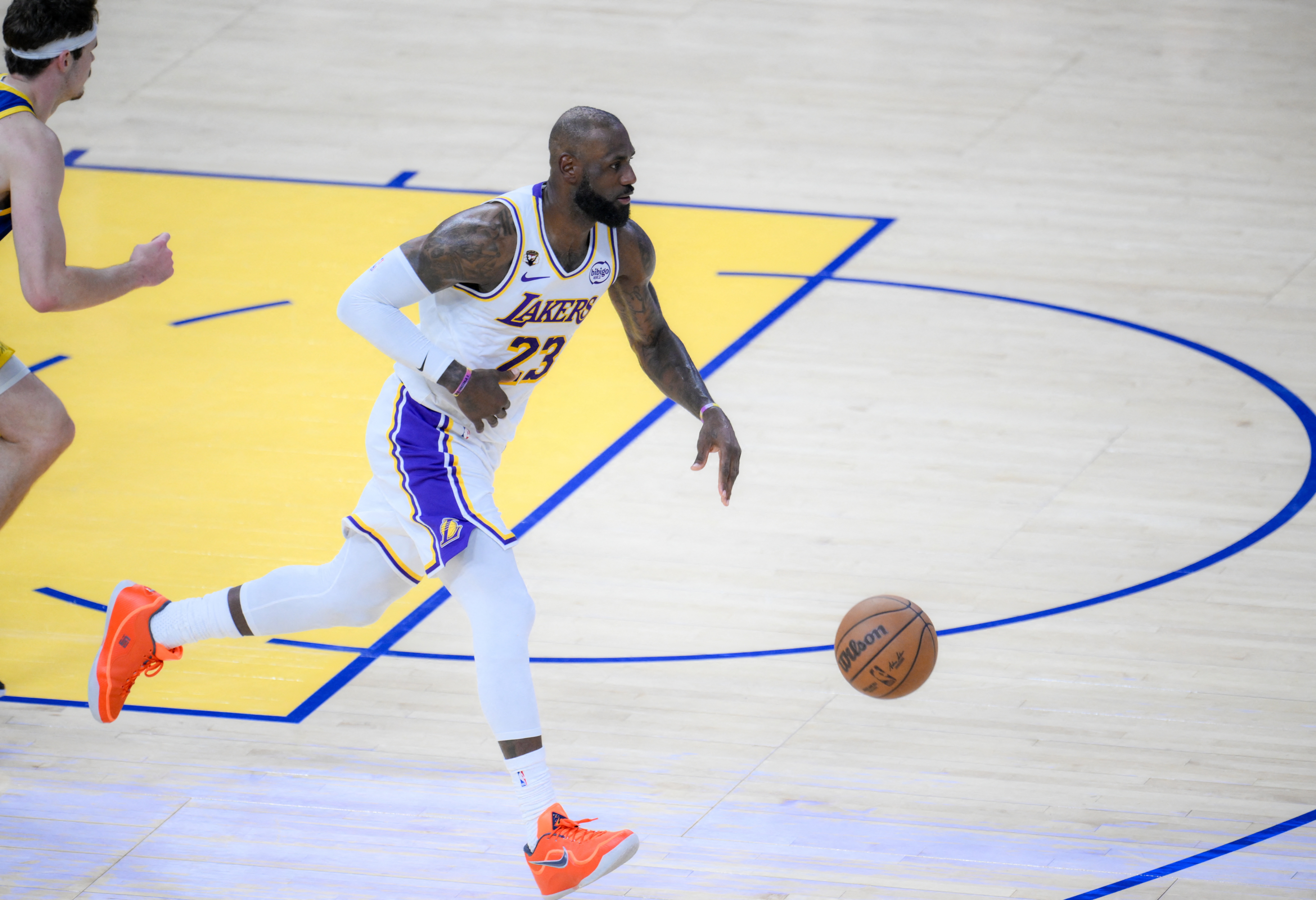 世界杯手机观看平台-NBA彩经：湖人主场小胜国王 掘金击退森林狼  骑士轻取篮网